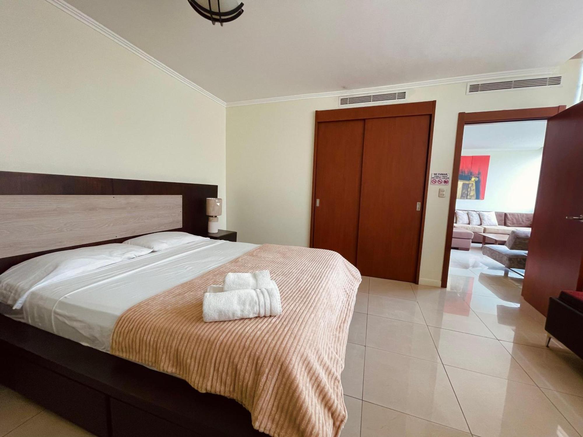 Suite Frente Al Rio En Puerto Santa Ana Riverfront Guayaquil Exterior foto