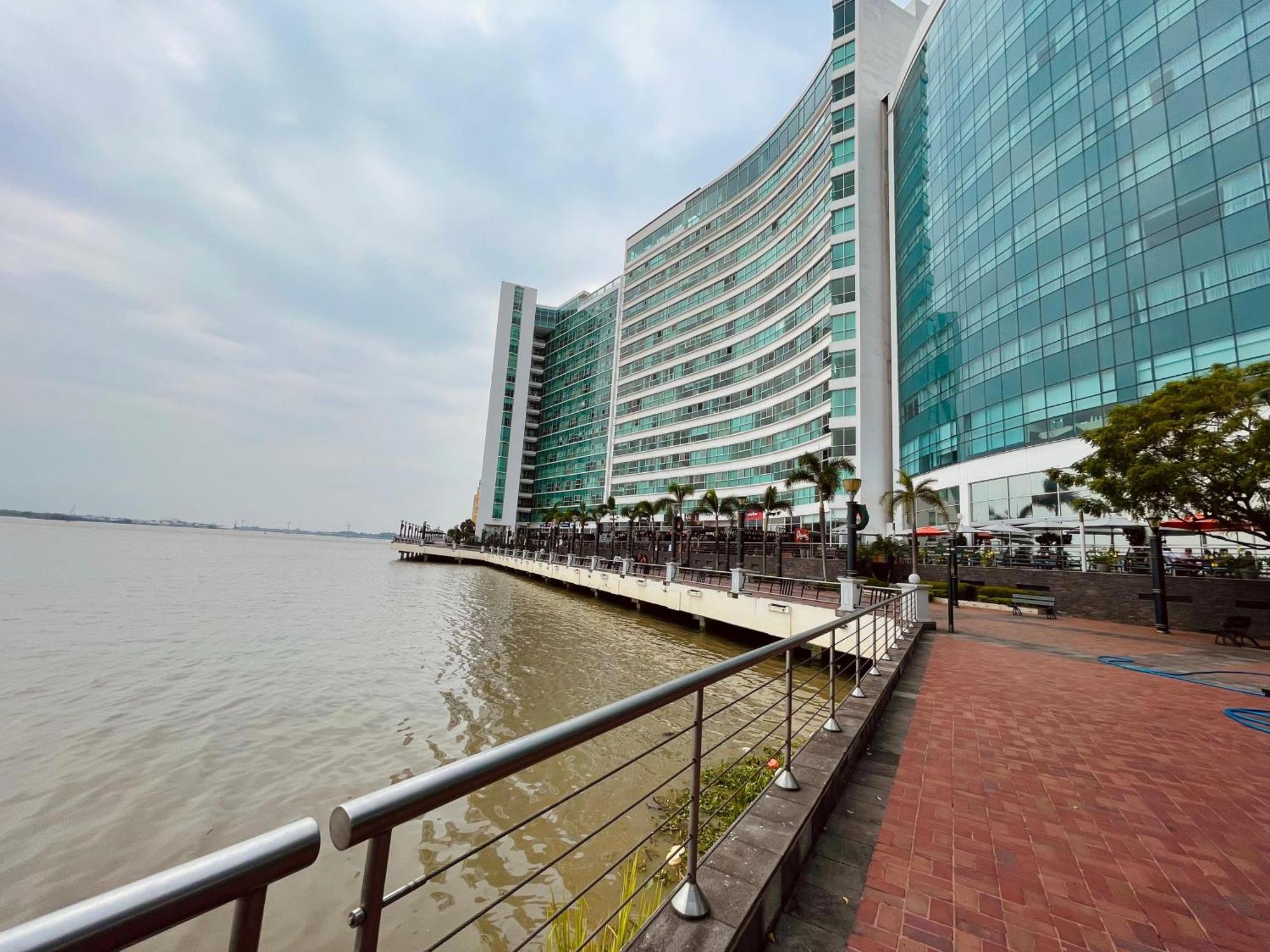 Suite Frente Al Rio En Puerto Santa Ana Riverfront Guayaquil Exterior foto