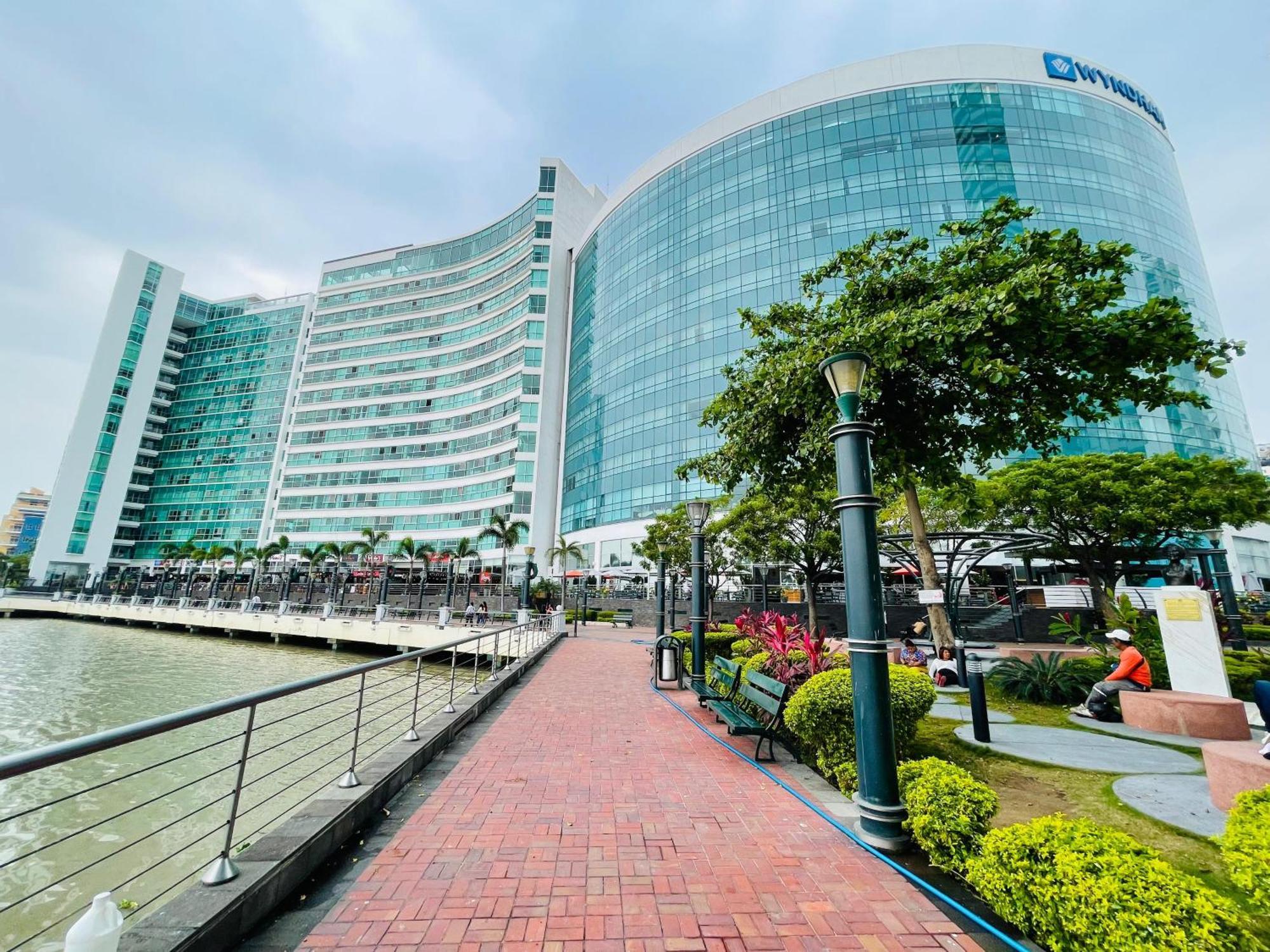 Suite Frente Al Rio En Puerto Santa Ana Riverfront Guayaquil Exterior foto