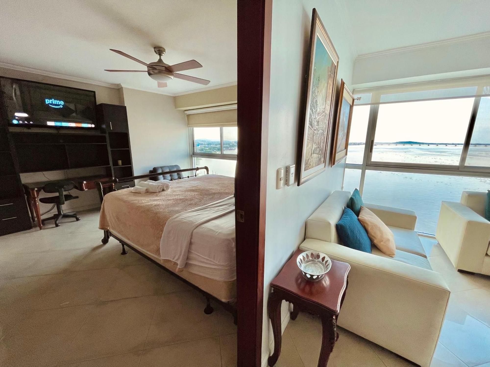Suite Frente Al Rio En Puerto Santa Ana Riverfront Guayaquil Exterior foto